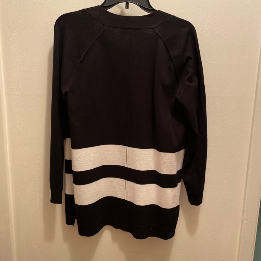 Black with white stripes vintage cardigan size large - Picture 4 of 4